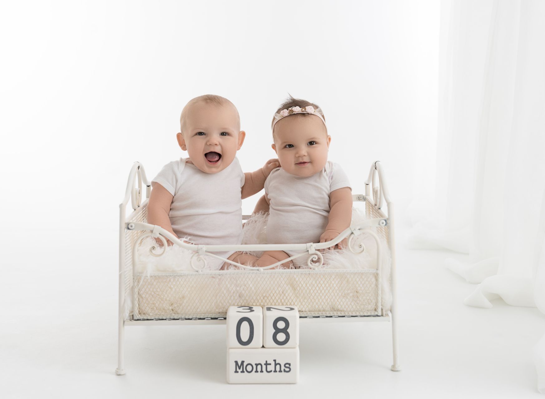 eight months baby bed posing portfolio
